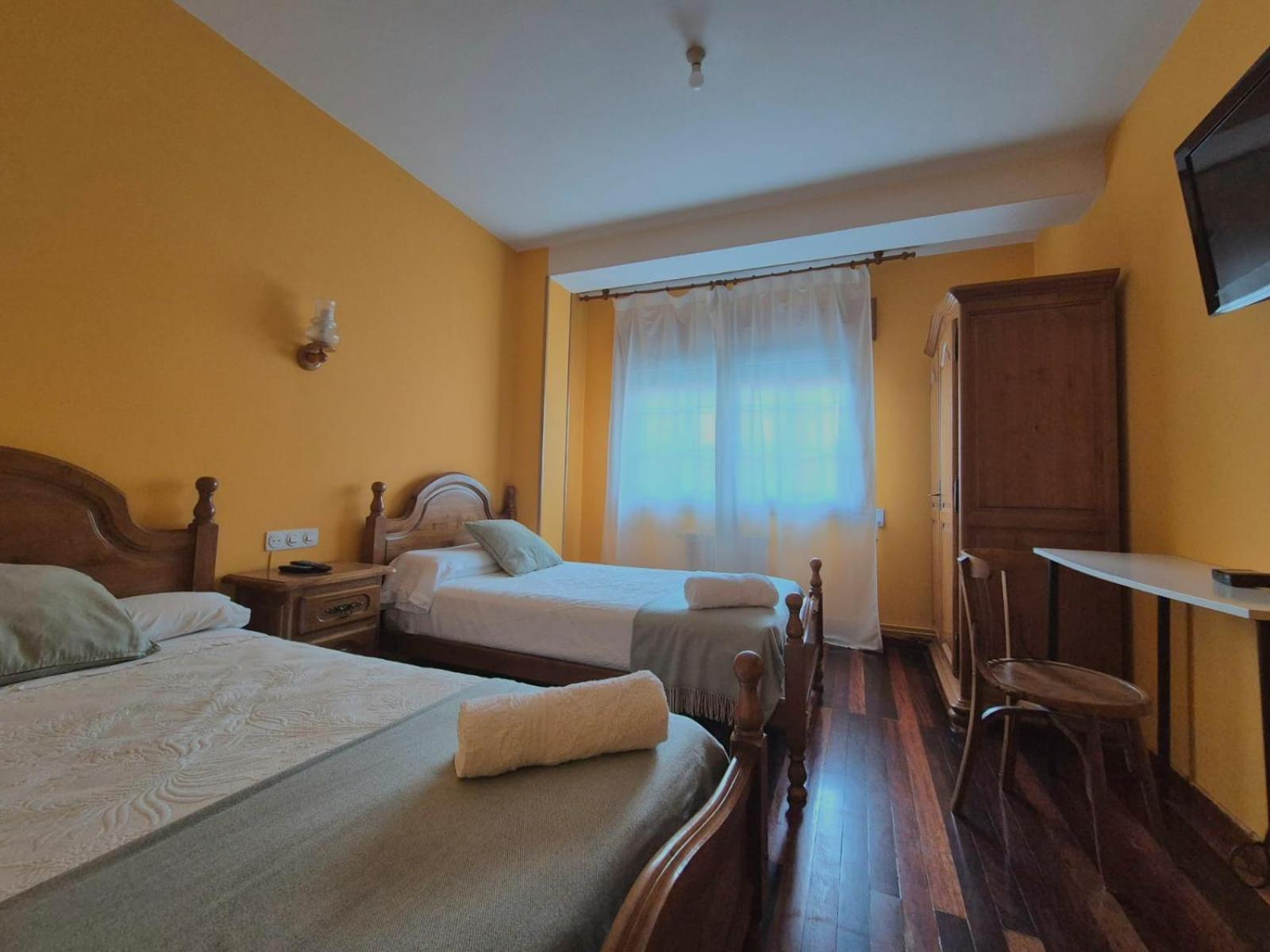 Hostal Galicia Monforte De Lemos Buitenkant foto